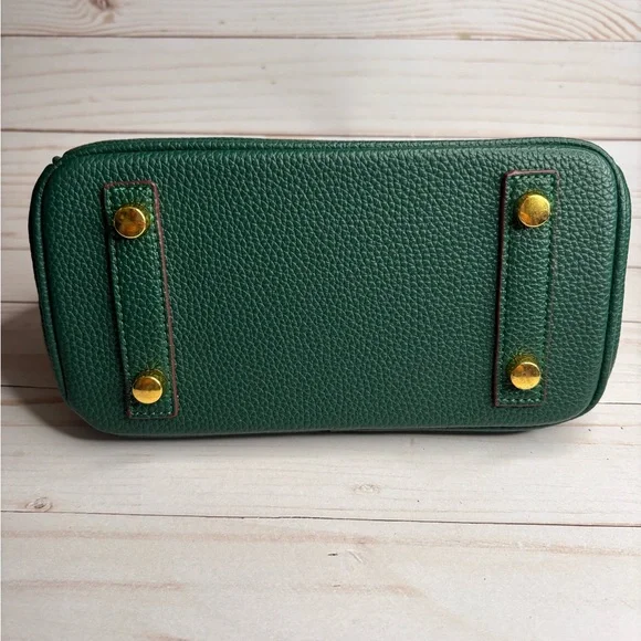 Luxurious Forest Green Satchel with Gold Hardware - Picture 4 of 6